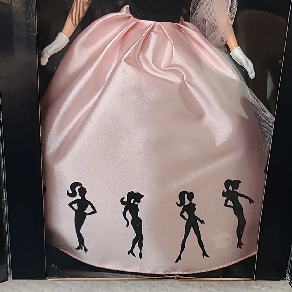 Vintage Mattel Elegant 2000 Timeless Silhouette Retro Barbie Caucasian/Blonde